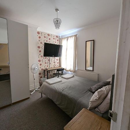 3 Portland Road Apartamento Southall Exterior foto